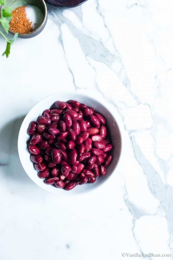 A bowl of cooked kidney beans.
