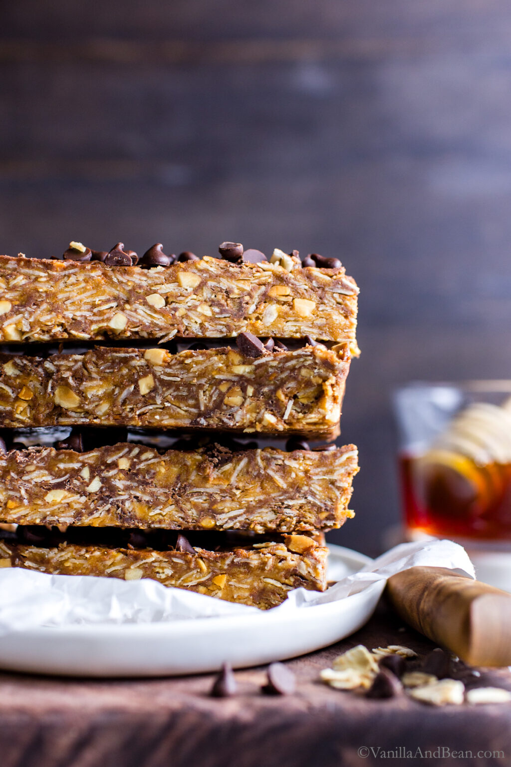 No Bake Peanut Butter Oatmeal Bars with Chocolate Chips | Vanilla And Bean